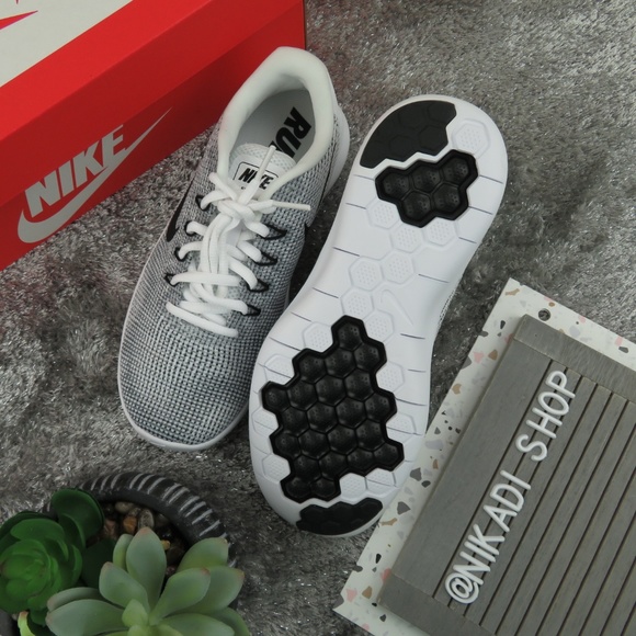 Nike Flex Sneakers - Picture 5 of 5